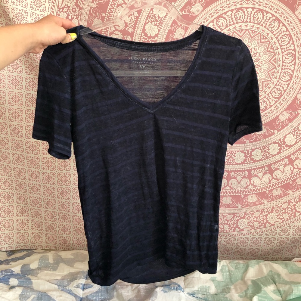 basic v-neck tee